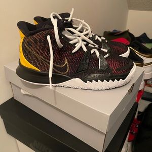 Boys Kyrie sneaker 5y